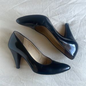 Black Coach Pumps. Vintage Heels. Leather